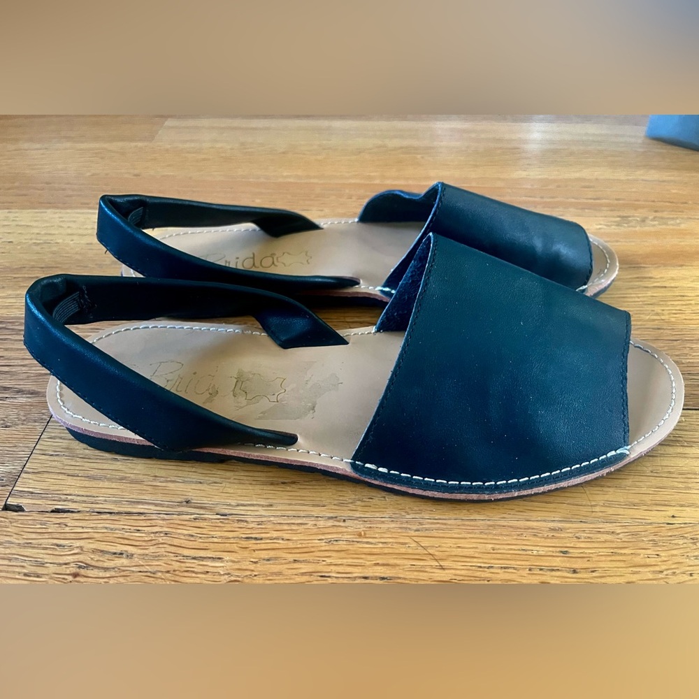 Like Pons sandals. Black leather size 39 ( u.s. 8.5)